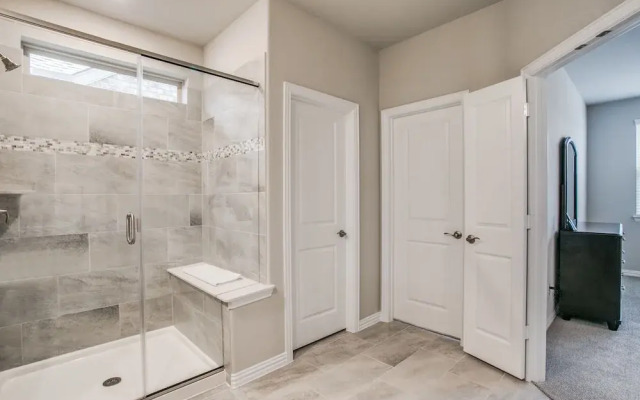 Beautiful furnished 3 bedroom Allen Home