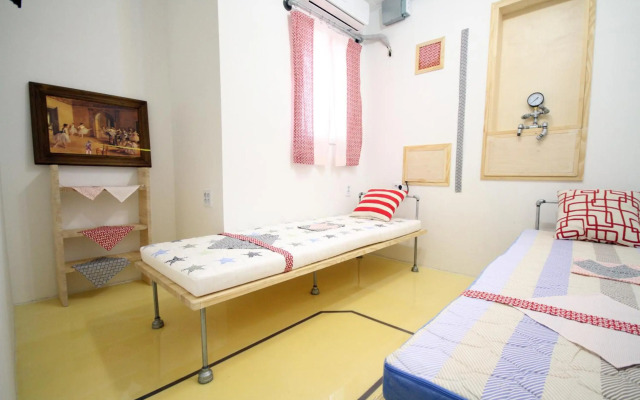 Time Travelers Party Hostel In Hongdae - Foreigners Only