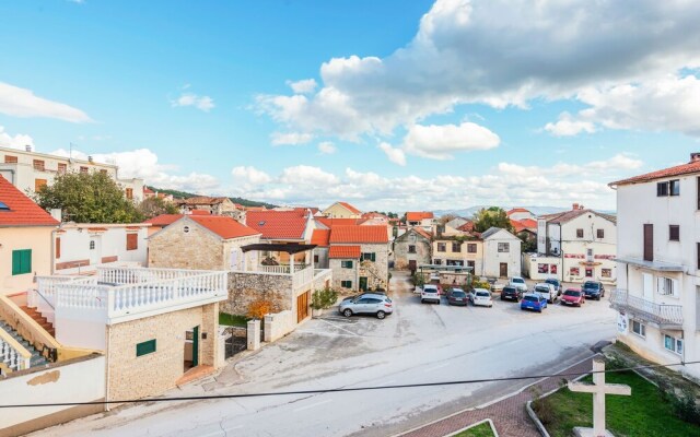 Pleasant Apartment in Posedarje near Sea