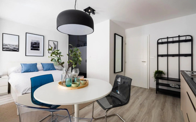 New Central Studio with free parking