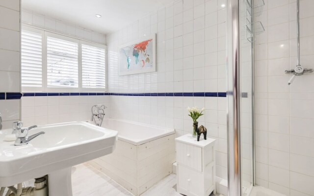 Charming Golborne Escape