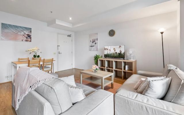 Central 2-bed Apartment With Parking, – Guest Rooms – Melbourne