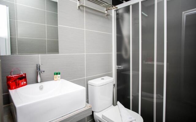 OYO 246 Link Inn (Sanitized Stay)