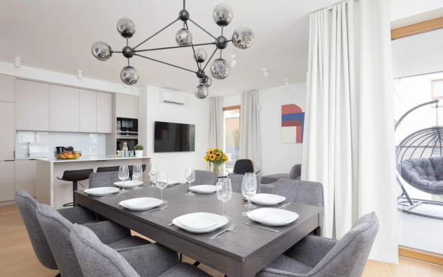 Ludwiki Apartment by Renters Prestige