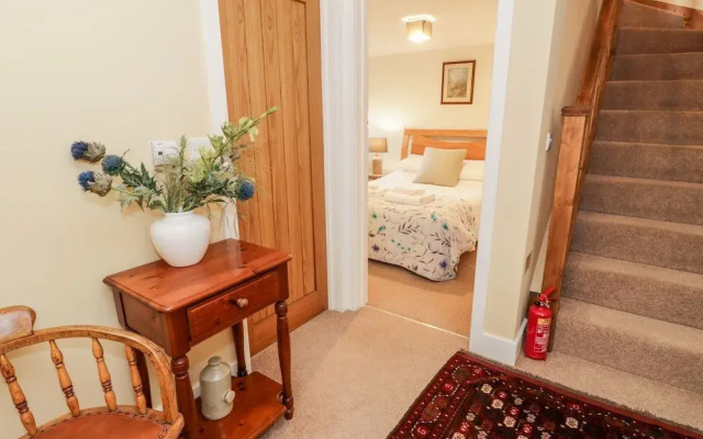 The Granary, Dee Valley Escape With hot tub
