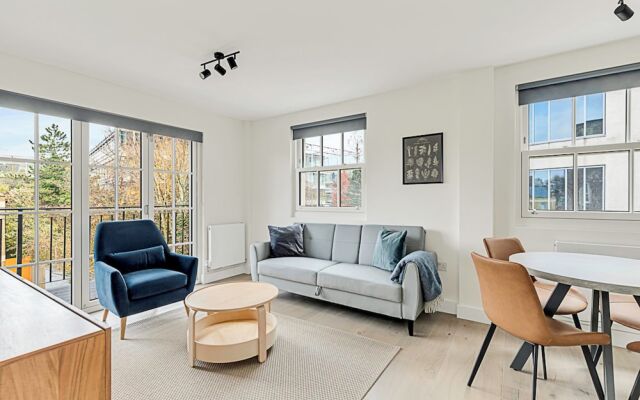 Sunny 2-bed Gem in Chiswick