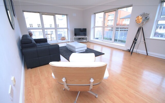 Sir John Rogersons Quay Sleeps 8