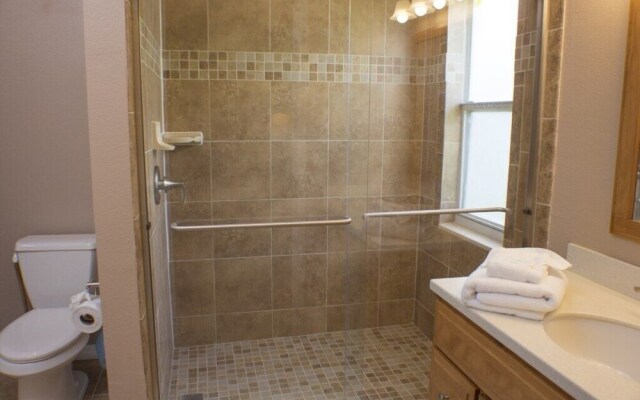 Mark's Sunrise Lakes Villa 4 Bedroom Home by Redawning