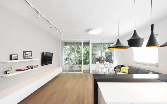 Light Ivory by HolyGuest