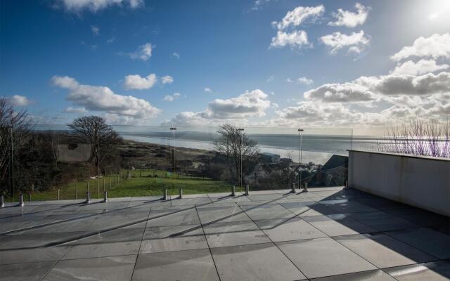 Sunrise - 5 Bedroom Luxurious Holiday Home - Pendine