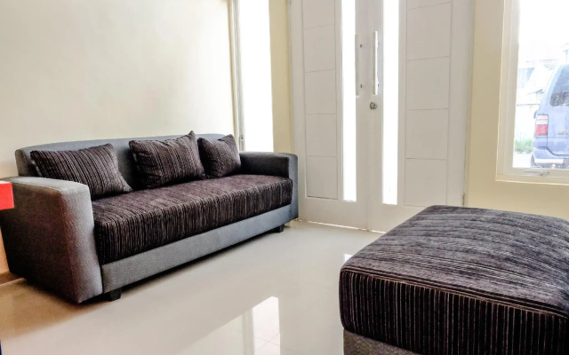 Oyo 1165 Cakalang Residence Syariah