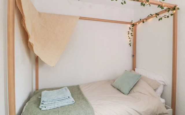 Islestone, 1 Temperance Terrace