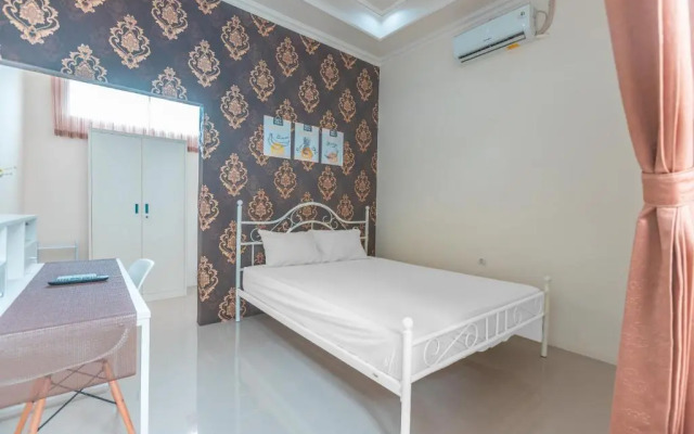 OYO Life 2658 Kost Rasyamada