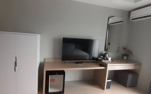 Dhanakarn5 Hotel