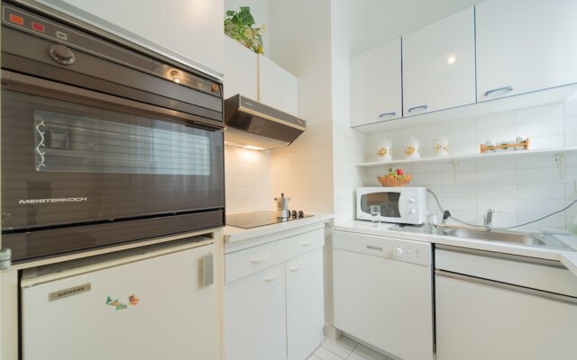 FOCH-CHAMPS ELYSEES Suites