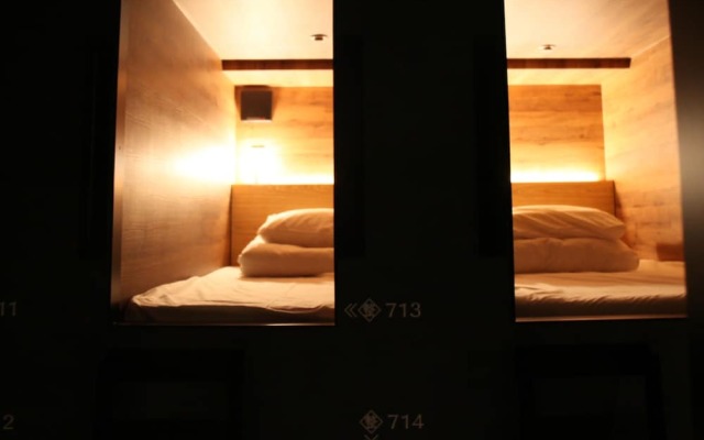 Rembrandt Cabin and Spa Shimbashi - Caters to Men