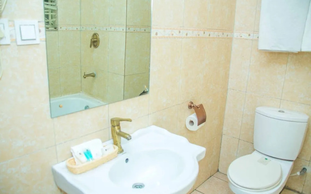 Royal Crest Hotel & Suites