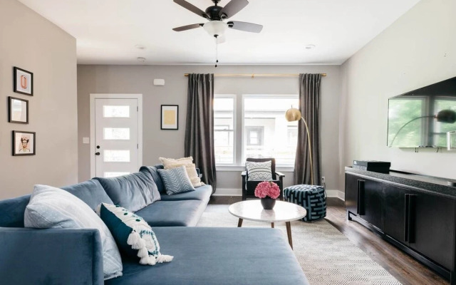 Vibrant 3br/4ba min to DT