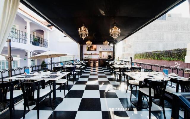 Casa Bonita Hotel & Luxury Residence