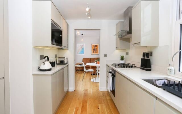 Bright And Stylish 1 Bedroom Flat With Terrace