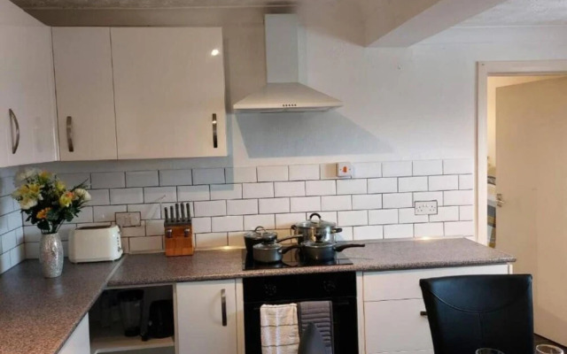 Gilling Villa Remarkable 4-bed House in Gillingham