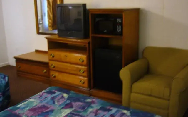 Journeys Inn Motel