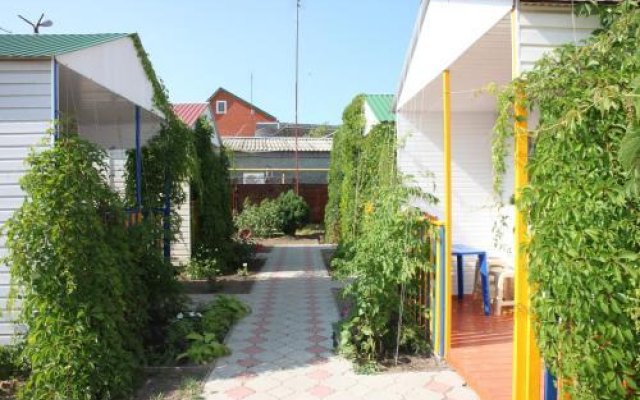 Azov Cottages
