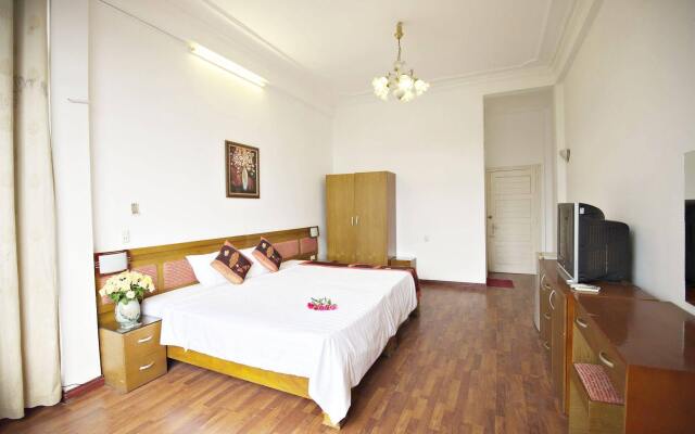 Hanoi Little Center Hotel