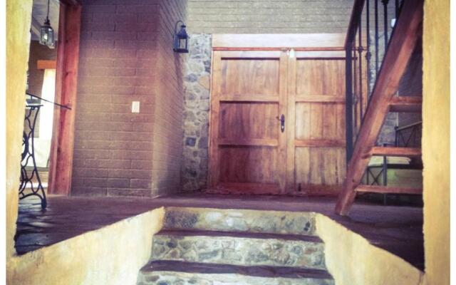 Beautiful Cabin Downtown Tapalpa Oven Mud Barbecue Grill 4 Room 12 ppl TV Wifi