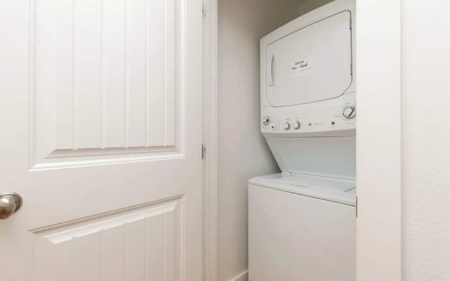 Resort Pool & Pet Friendly Sleeps 9