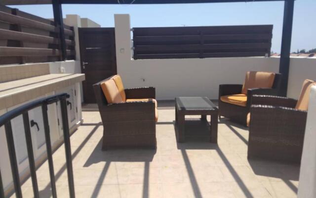 2 bedroom apartment with communal pool and roof garden
