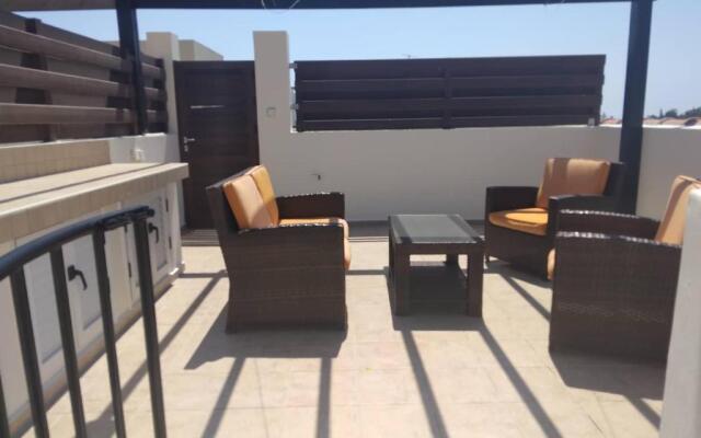 2 Bedroom Apartment With Communal Pool And Roof Garden