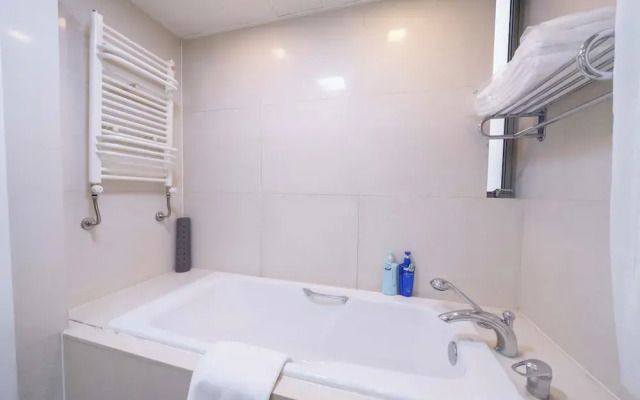 Tyms Stylish 3BR 2BA Apt Xujiahui Metro