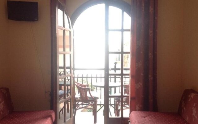 Iro Apartments