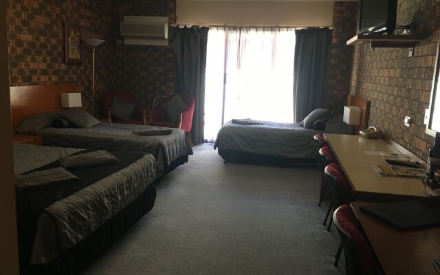 Horsham Mid City Court Motel