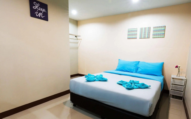 Wanderlust Bangkok Hostel