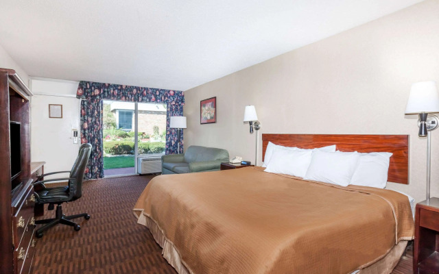 Howard Johnson by Wyndham Albany