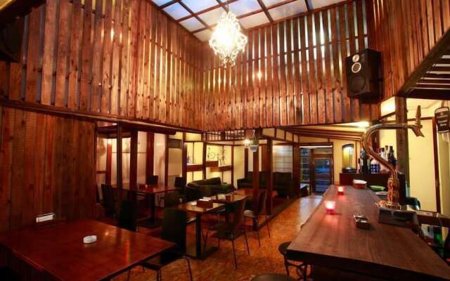 Gojo Paradiso homes restaurant and bar - Hostel
