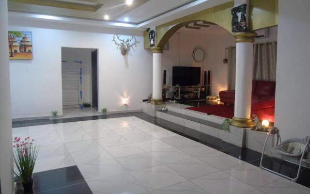 Welcome To Our Lovely 3-bed Apartment in Abidjan