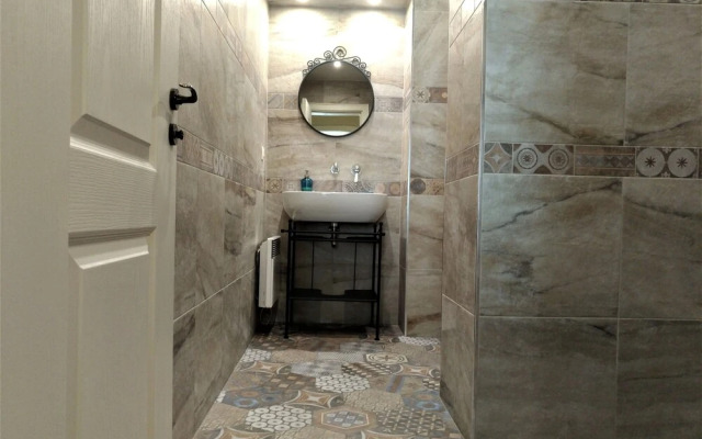 Baratero City Corner Apartment