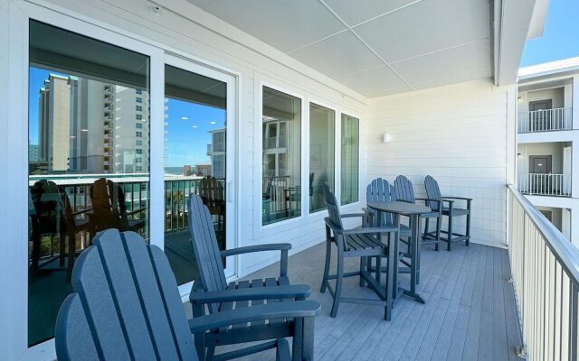 Charming 2bd/1.5ba Beachfront Condo w/ Pool View