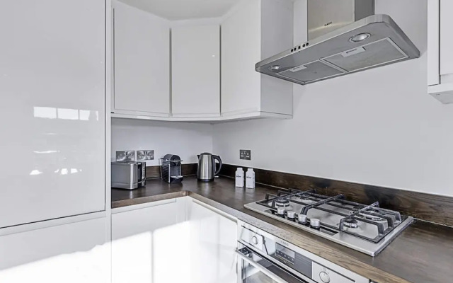Chic Chiswick Apartment