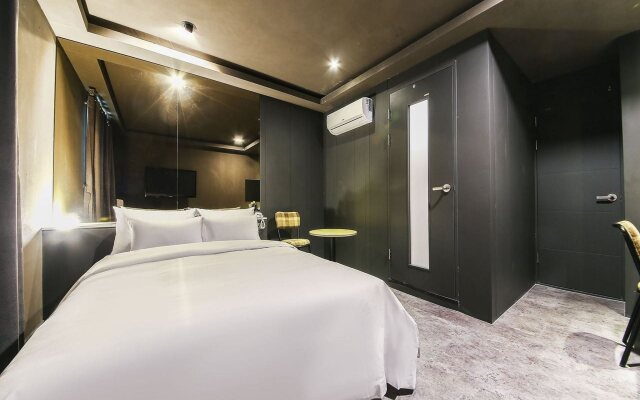 Moon Hotel