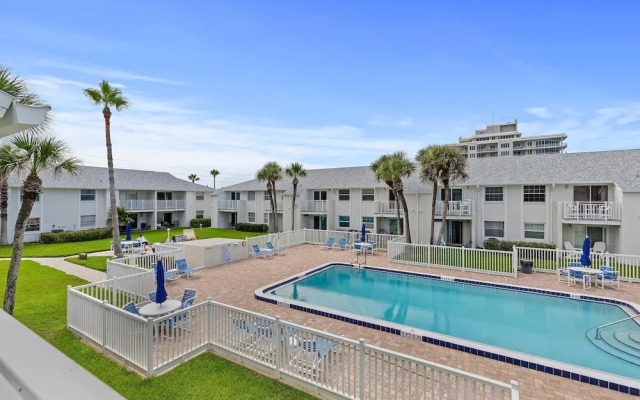 Colony Beach Club 246