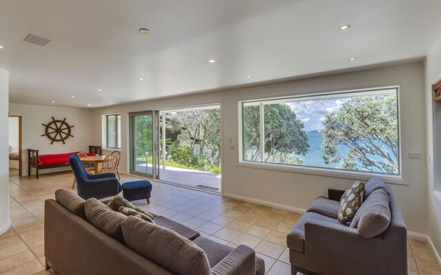 Absolute Beachfront Oneroa