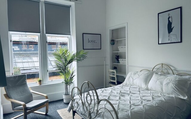 Beautiful one bed Apartment in Glasgow West End
