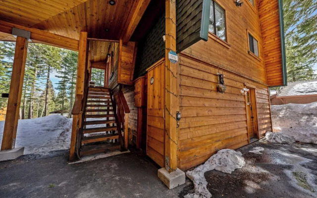 Tahoe City Retreat For 8!