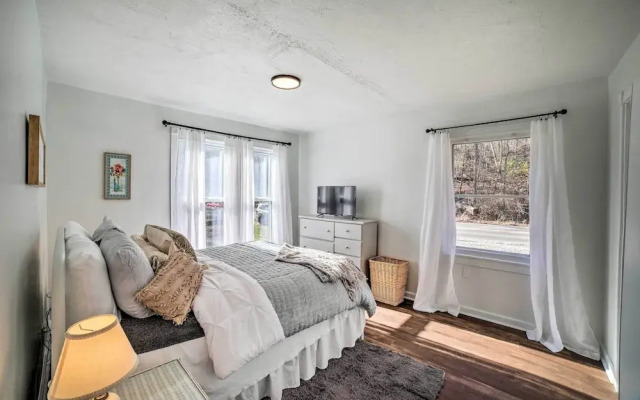 Charming Riverfront Retreat in Monticello!