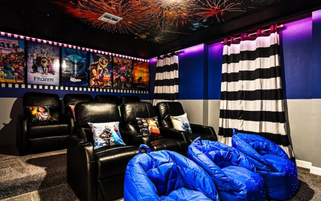 Themed Rooms & Pool in Storey Lake Resort