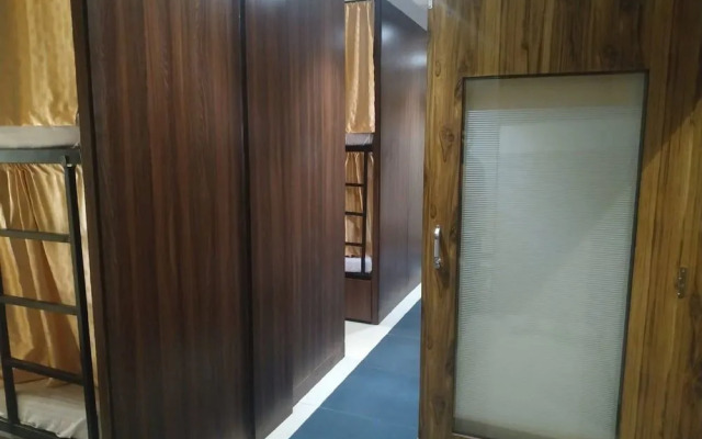Almas Dormitory Andheri Station